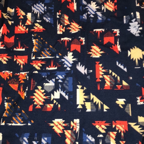 LulaRoe 3/4 sleeve geometric shirt small - Picture 2 of 4
